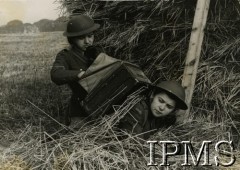 1942-1945, Wielka Brytania.
Ćwiczenia ochotniczek z Pomocniczej Służby Kobiet.
Fot. NN, Instytut Polski i Muzeum im. gen. Sikorskiego w Londynie [szuflada 30 - PWSK]