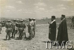 29.06.1941, Latrun (El Atrun), Palestyna.
Przysięga polskich żołnierzy, należących do mniejszości religijnych. Z prawej stoją rabini.
Fot. NN, Instytut Polski i Muzeum im. gen. Sikorskiego w Londynie, [szuflada 38 - Wojsko Polskie, Bliski Wschód].