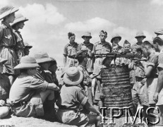 1942, Palestyna.
Grupa junaków podczas szkolenia z obsługi karabinu maszynowego Hotchkiss.
Fot. NN, Instytut Polski i Muzeum im. gen. Sikorskiego w Londynie, [szuflada 38 - Wojsko Polskie, Bliski Wschód].