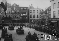 11.11.1944, Breda, Holandia.
Uroczystości związane z wyzwoleniem miasta przez 1 Dywizję Pancerną. Polscy żołnierze przejeżdżają ulicami miasta.
Fot. NN, Instytut Polski i Muzeum im. gen. Sikorskiego w Londynie [szuflada 44 - Belgia, Holandia]
