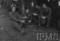 Wrzesień 1944, Holandia.
Żołnierze 1 Samodzielnej Brygady Spadochronowej podczas odpoczynku.
Fot. NN, Instytut Polski i Muzeum im. gen. Sikorskiego w Londynie [szuflada 44 - Belgia, Holandia]