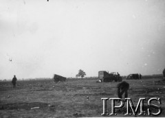 Jesień 1939, Węgry.Zepsuty sprzęt 2 Dyonu po przekroczeniu granicy węgierskiej.Fot. NN, Instytut Polski i Muzeum im. gen. Sikorskiego w Londynie [szuflada 45]
