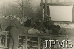 1942, ZSRR.
Wojsko Polskie w Związku Radzieckim, szkolenie techniczne.
Fot. Wojskowe Biuro Propagandy i Oświaty Polskich Sił Zbrojnych w ZSRR, Instytut Polski i Muzeum im. gen. Sikorskiego w Londynie [szuflada NXI, koperta Rosja].