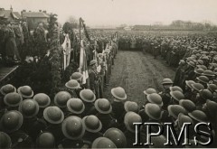 16.01.1943, Gullane, Szkocja, Wielka Brytania.
Przegląd oddziałów Polskich Sił Zbrojnych w Wielkiej Brytanii przez Naczelnego Wodza Polskich Sił Zbrojnych gen. Władysława Sikorskiego. Gen. Sikorski przemawia do zgromadzonych żołnierzy.
Fot. NN, Instytut Polski i Muzeum im. gen. Sikorskiego w Londynie [szuflada XIV].