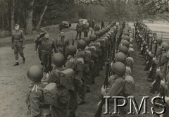 13.03.1943, Wielka Brytania.
Wizyta Naczelnego Wodza Polskich Sił Zbrojnych gen. Władysława Sikorskiego w 1 Samodzielnej Brygadzie Spadochronowej. Przegląd oddziałów.
Fot. NN, Instytut Polski i Muzeum im. gen. Sikorskiego w Londynie [szuflada XIV].