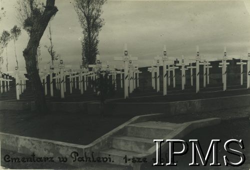 Po 1942, Pahlevi, Iran (Persja)..
Cmentarz w Pahlevi, pierwsze pole.
Fot. NN, Instytut Polski i Muzeum im. gen. Sikorskiego w Londynie [szuflada NXI]. 
