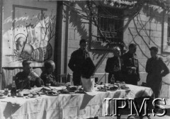 Wiosna 1945, Włochy.
Wielkanoc w 12 Kompanii Geograficznej. Fragment przemówienia delegata włoskiej ludności cywilnej.
Fot. NN, Instytut Polski i Muzeum im. gen. Sikorskiego w Londynie [szuflada V]