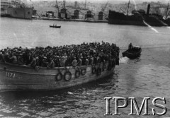 10.06.1940, Bejrut, Liban.
Transport N3 ochotników do Brygady Strzelców Karpackich. Barka z ochotnikami odbija od statku SS 
