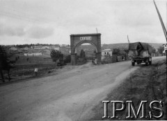 1941-1942, Afryka Północna.
Żołnierze Samodzielnej Brygady Strzelców Karpackich jadący samochodem ciężarowym.
Fot. NN, Instytut Polski i Muzeum im. gen. Sikorskiego w Londynie [szuflada NXI].