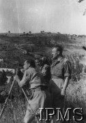 Lipiec 1946, Terrano (okolice), Włochy.
Ćwiczenia oddziału pomiarowego 12 Kompanii Geograficznej.
Fot. NN, Instytut Polski i Muzeum im. gen. Sikorskiego w Londynie [szuflada V]