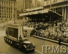 13.06.1942, Nowy Jork, Stany Zjednoczone Ameryki.
Polscy żołnierze na paradzie wojsk sprzymierzonych.
Fot. NN, Instytut Polski i Muzeum im. gen. Sikorskiego w Londynie [szuflada NX]