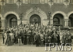 Lipiec 1930, Haga, Holandia.
Kurs prawa międzynarodowego. Uczestnicy kursu przed Pałacem Pokoju.
Fot. NN, Instytut Polski i Muzeum im. gen. Sikorskiego w Londynie [teczka Berlin - dyplomacja, Gdańsk Przed 1939]