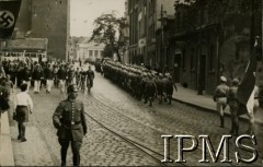 17.06.1934, Wolne Miasto Gdańsk.
Pochód ulicami miasta, idą przedstawiciele klubu wioślarskiego.
Fot. NN, Instytut Polski i Muzeum im. gen. Sikorskiego w Londynie [teczka Berlin - dyplomacja, Gdańsk Przed 1939]