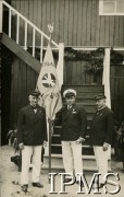 Lata 30., Wolne Miasto Gdańsk.
Członkowie Polskiego Klubu Wioślarskiego w Gdańsku ze sztandarem.
Fot. NN, Instytut Polski i Muzeum im. gen. Sikorskiego w Londynie [teczka Berlin - dyplomacja, Gdańsk Przed 1939]