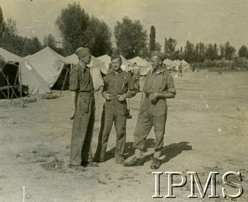 1942, Pogrom-Orłowskaja, Uzbekistan, ZSRR.
Obóz w Pogrom-Orłowskaja.
Fot. NN, Instytut Polski i Muzeum im. gen. Sikorskiego w Londynie