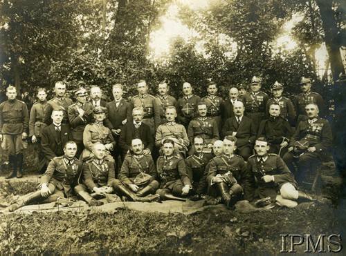 Lata 20., Polska.
Gen. Władysław Sikorski z wizytą w pułku kawalerii, obok niego siedzi płk Janusz Głuchowski.
Fot. Instytut Polski i Muzeum im. gen. Sikorskiego w Londynie [teczka 44]