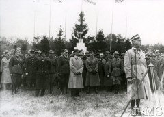 03.05.1940, Nancy, Francja.
Wizytacja polskich oddziałów, do żołnierzy przemawia gen. Władysław Sikorski, z tyłu (w jasnym płaszczu) stoi prezydent RP na uchodźstwie Władysław Raczkiewicz.
Fot. NN, Instytut Polski i Muzeum im. gen. Sikorskiego w Londynie [teczka 44]