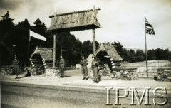 Wrzesień 1940, Crawford-Stoneyburn, Wielka Brytania.
Brama wjazdowa obozu żołnierzy Polskich Sił Zbrojnych na Zachodzie.
Fot. NN, Instytut Polski i Muzeum im. gen. Sikorskiego w Londynie