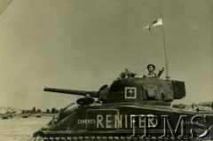 24.07.1945, Villa Conti, Włochy.
II Korpus Polski we Włoszech, wizytacja oddziałów pancernych przez generała Władysława Andersa, załoga czołgu 