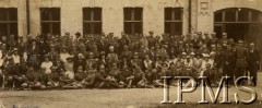 24.07.1923, Augustów, Polska.
I Pułk Ułanów Krechowieckich. Święto Pułkowe. W drugim rzędzie od lewej siedzą: ósmy — gen. Juliusz Rómel, dwunasty — gen. Aleksander Pajewski. 
Fot. Instytut Polski i Muzeum im. gen. Sikorskiego w Londynie