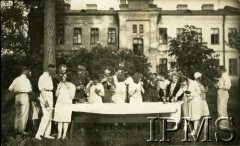 1928, Augustów, Polska.
I Pułk Ułanów Krechowieckich.Turniej tenisowy dla oficerów I-go Pułku.
Fot. Instytut Polski i Muzeum im. gen. Sikorskiego w Londynie
