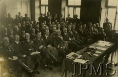 18.02.1935, Augustów, Polska.
I Pułk Ułanów Krechowieckich. Zjazd Koła Krechowiaków. Od lewej siedzą: trzeci — płk Mikołaj Wisznicki, szósty — gen. Stefan Suszyński, siódmy — Feliks Dziewicki, jedenasty — płk. Leon Strzelecki.
Fot. NN, Instytut Polski i Muzeum im. gen. Sikorskiego w Londynie