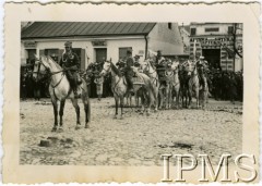 14.02.1921, Augustów, Polska.
I Pułk Ułanów Krechowieckich. Porucznik Stefan Barylski prowadzi pluton trębaczy. 
Fot. Instytut Polski i Muzeum im. gen. Sikorskiego w Londynie