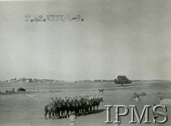 Sierpień 1942, Środkowy Wschód.
Armia Polska na Wschodzie, 1 Pułk Kawalerii Pancernej, kawalerzyści na torze przeszkód.
Fot. NN, Instytut Polski i Muzeum im. gen. Sikorskiego w Londynie