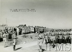 Sierpień 1942, Środkowy Wschód.
Armia Polska na Wschodzie, 1 Pułk Kawalerii Pancernej, oddział podczas defilady.
Fot. NN, Instytut Polski i Muzeum im. gen. Sikorskiego w Londynie