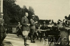 1934, Chwaliszewo, Polska.
Manewry 16 Pułku Ułanów Wielkopolskich. Orkiestra pułkowa grająca na tarasie domu.
Fot. NN, Instytut Polski i Muzeum im. gen. Sikorskiego w Londynie