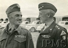 Lipiec 1944, Włochy.
Z lewej stoi generał Władysław Anders.
Fot Instytut Polski i Muzeum im. gen. Sikorskiego w Londynie

