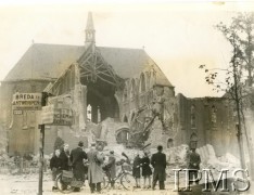 Październik 1944, Breda, Holandia.
Wysadzony przez Niemców kościół rzymskokatolicki, który był używany przez polskich żołnierzy jako wieża obserwacyjna.
Fot. NN, Instytut Polski i Muzeum im. gen. Sikorskiego w Londynie