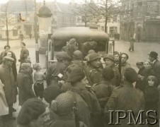 Październik 1944, Breda, Holandia.
I Dywizja Pancerna gen. Maczka, kantyna zaopatrująca polskich żołnierzy w papierosy itp.
Fot. NN, Instytut Polski i Muzeum im. gen. Sikorskiego w Londynie