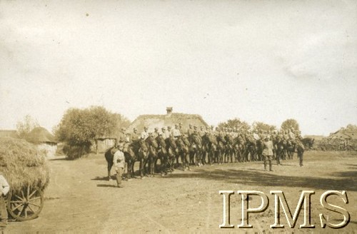 1919, Wołyń.
Pluton 1 szwadronu na zbiórce.
Fot. NN, Instytut Polski i Muzeum im. gen. Sikorskiego w Londynie