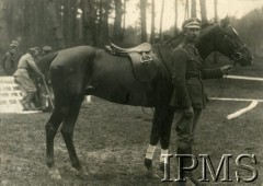 1920, brak miejsca.
Ppor. Ziemięcki z koniem.
Fot. NN, Instytut Polski i Muzeum im. gen. Sikorskiego w Londynie