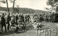 20.03.1921, Tomaszów Lubelski, Polska.
Dekoracja sztandaru przez Marszałka Piłsudskiego, polowa msza święta. W środku siedzi Józef Piłsudski.
Fot. NN, Instytut Polski i Muzeum im. gen. Sikorskiego w Londynie