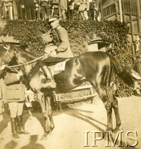 Wrzesień 1919, Warszawa, Polska.
Tor wyścigów konnych na Polach Mokotowskich, ppłk Karol Rómmel.
Fot. NN, Instytut Polski i Muzeum im. gen. Sikorskiego w Londynie