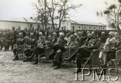 11.07.1928, Lwów, Polska.
Święto pułkowe, siedzą od lewej: płk Antoni Szuszkiewicz, płk Marian Przewłocki, gen. Janusz Głuchowski. Z prawej: mjr Albert Wielopolski, płk Cyprian Bystram.
Fot. NN, Instytut Polski i Muzeum im. gen. Sikorskiego w Londynie