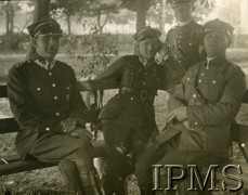 Lata 20., Lwów, Polska.
Oficerowie 14 Pułku Ułanów: por. Ranowski, mjr Witold Czaykowski, por. Antoni Smodlibowski, por. Edward Steiner.
Fot. NN, Instytut Polski i Muzeum im. gen. Sikorskiego w Londynie