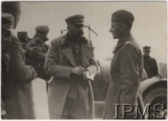 1920, Żytomierz, Ukraina.
Front pod Żytomierzem. Od lewej: Tadeusz Kutrzeba, Józef Piłsudski, Edward Rydz-Śmigły.
Fot. NN, Instytut Polski im. Gen. Sikorskiego w Londynie [fotografia luźna]