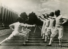 1939, Warszawa, Polska.
Ćwiczenia szermierzy w Centralnym Instytucie Wychowania Fizycznego im. Józefa Piłsudskiego.
Fot. NN, Instytut Polski i Muzeum im. gen. Sikorskiego w Londynie
