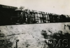 12.04.1944, Warszawa, Generalne Gubernatorstwo.
Niemiecki pociąg wykolejony przez żołnierzy Armii Krajowej.
Fot. NN, Instytut Polski i Muzeum im. gen. Sikorskiego w Londynie