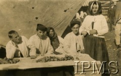 Lata 20.-30., Zazriva, Słowacja.
Wytwórcy oscypków.
Fot. NN, Instytut Polski i Muzeum im. gen. Sikorskiego w Londynie