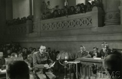Październik 1945, Rzym, Włochy.
Proces niemieckich zbrodniarzy wojennych - amerykańskie władze wojskowe sądzą niemieckich generałów. Na pierwszym planie jeden z oskarżonych.
Fot. A. Paduch, Instytut Polski i Muzeum im. gen. Sikorskiego w Londynie.