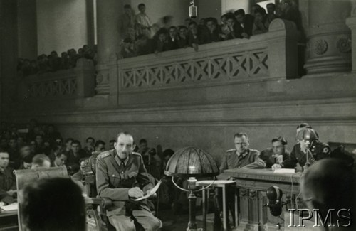 Październik 1945, Rzym, Włochy.
Proces niemieckich zbrodniarzy wojennych - amerykańskie władze wojskowe sądzą niemieckich generałów. Na pierwszym planie jeden z oskarżonych.
Fot. A. Paduch, Instytut Polski i Muzeum im. gen. Sikorskiego w Londynie.