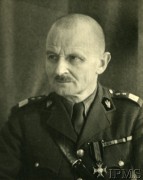 Lata 40., brak miejsca.
Generał Marian Kukiel, portret w mundurze z przypiętym krzyżem Virtuti Militari.
Fot. NN, Instytut Polski i Muzeum im. gen. Sikorskiego w Londynie