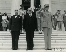 Czerwiec 1944, USA.
Wizyta premiera Mikołajczyka w Stanach Zjednoczonych, stoją od lewej: polski ambasador w Stanach Zjednoczonych Jan Ciechanowski i premier Stanisław Mikołajczyk.
Fot. NN, Instytut Polski i Muzeum im. gen. Sikorskiego w Londynie [kolekcja Jana Ciechanowskiego, kol 82/10]