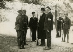 Sierpień 1920, Warszawa, Polska.
Szkolenie Straży Obywatelskiej w czasie bitwy warszawskiej.
Fot. NN, Instytut Polski i Muzeum im. gen. Sikorskiego w Londynie