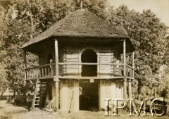 Lata 30., Polska.
Drewniany spichlerz. 
Fot. NN, Instytut Polski i Muzeum im. gen. Sikorskiego w Londynie