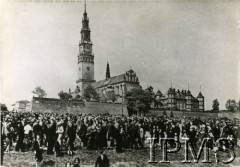 Lata 20.-30., Częstochowa, Polska.
Uroczystości religijne przed klasztorem na Jasnej Górze. 
Fot. NN, Instytut Polski i Muzeum im. gen. Sikorskiego w Londynie